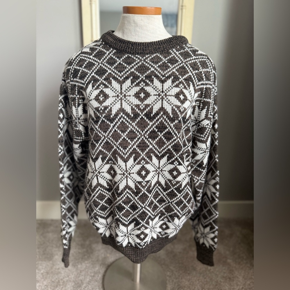 Vintage men/unisex Acrylic Snowflake Crewneck Sweater